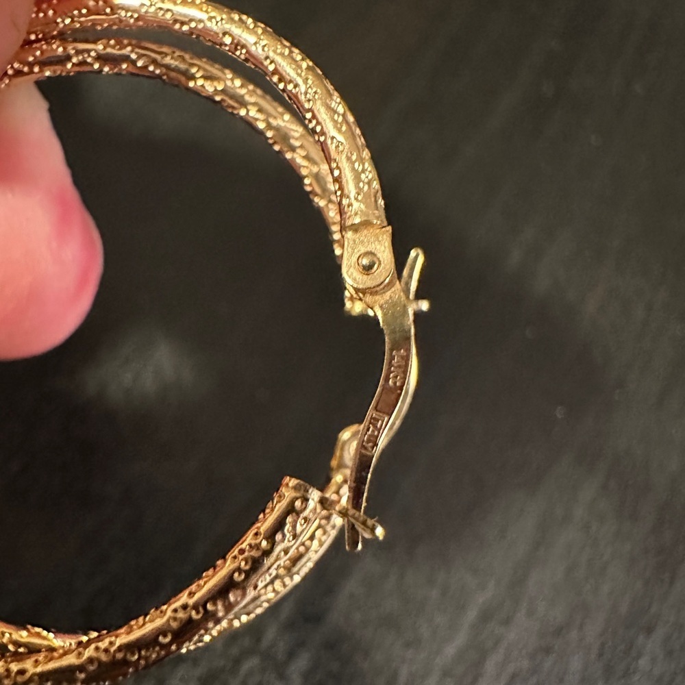 New 14K Solid Gold Elegant Gold Hoop Earrings - Picture 7 of 8